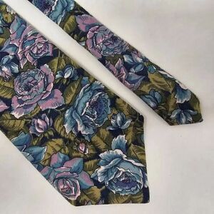 LIBERTY LONDON COTTON TIE PINK BLUE ROSE FLORAL DRAWING PAINTING TEXTURED 4"